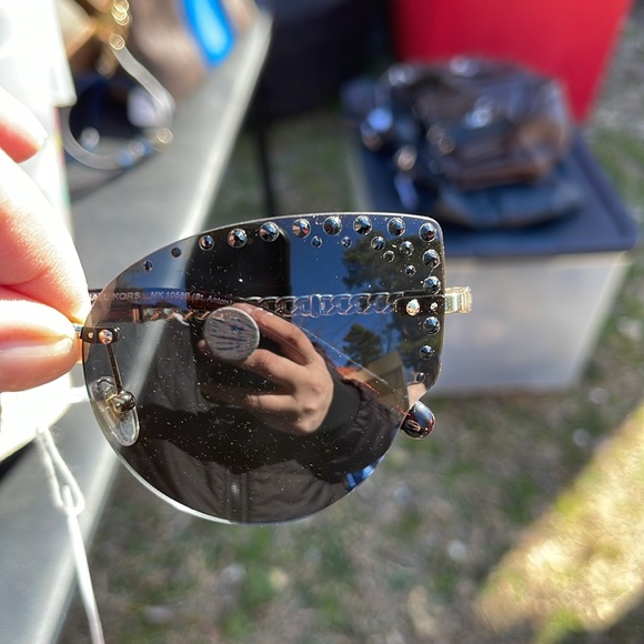 Mk sunglasses has a lil mark on the case but other then that perfect - Picture 2 of 4